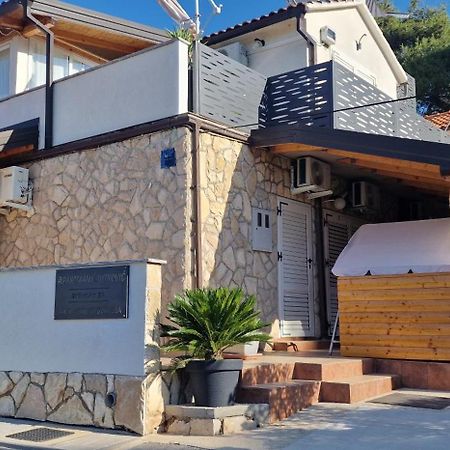 Apartmani Dutkovic Vrboska Luaran gambar