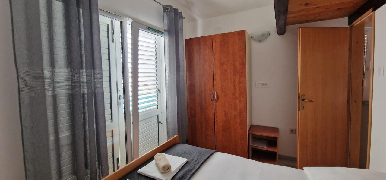 Apartmani Dutkovic Vrboska Luaran gambar